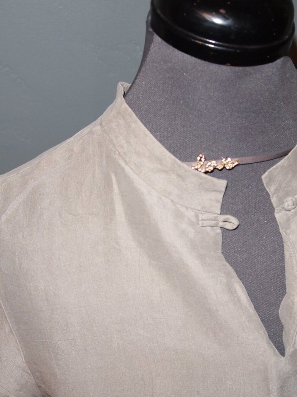 Vintage 80's era Silk Mandarin Collar Screen Print Art Tee Women's Fitted Blouse - Picture 4 of 6